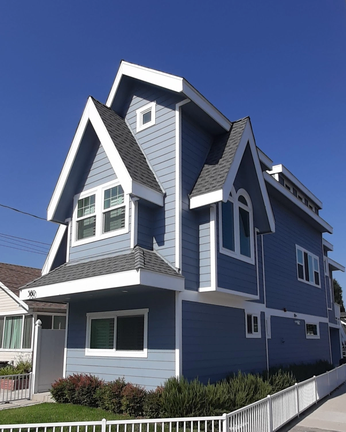 03-narrow-lot-home-blue-gabled-exterior